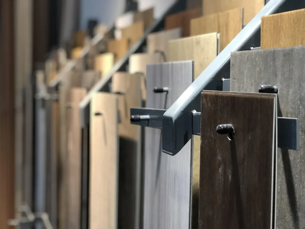 Colocación de tarima laminada sobre un suelo existente durante una reforma
